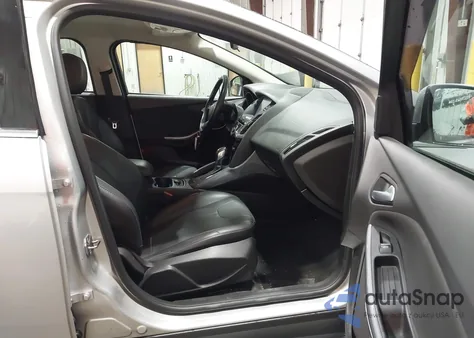 2013 Ford Focus Titanium z USA, uszkodzony, nr VIN 1FADP3N23DL284422